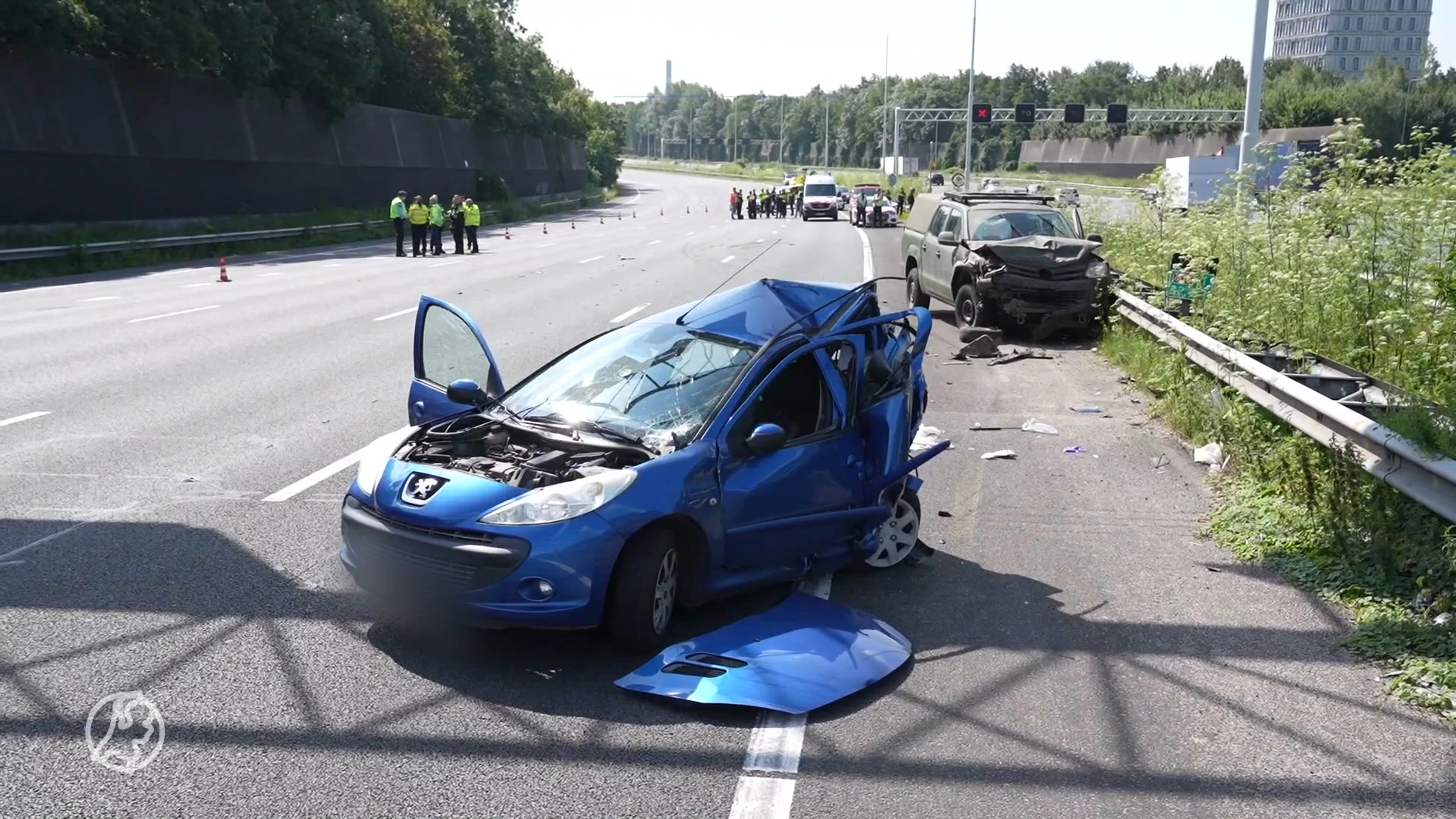 Twee zwaargewonden door ongeluk met Defensievoertuig op A16