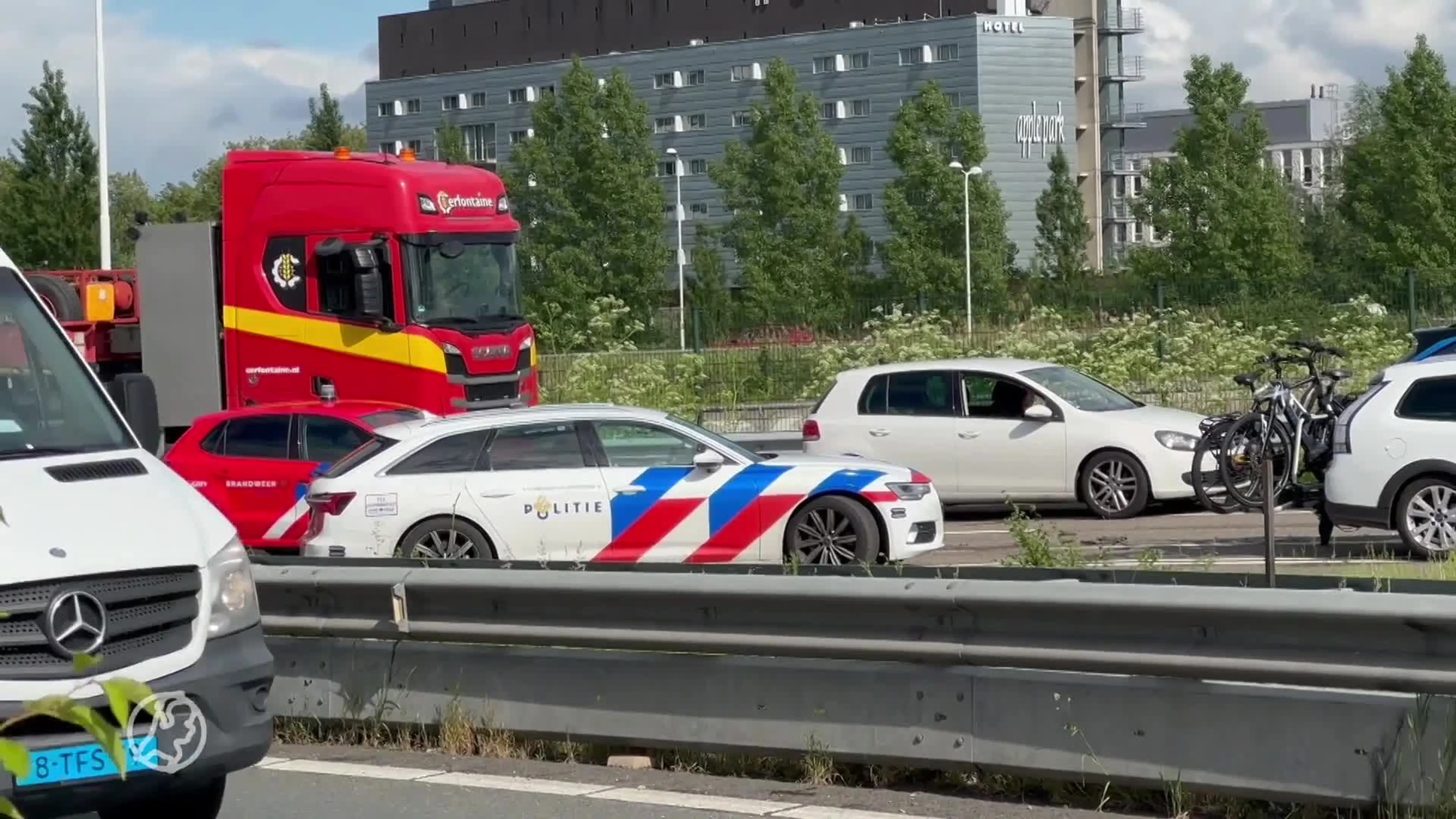 Politieachtervolging eindigt in ernstig ongeluk met meerdere voertuigen in Maastricht