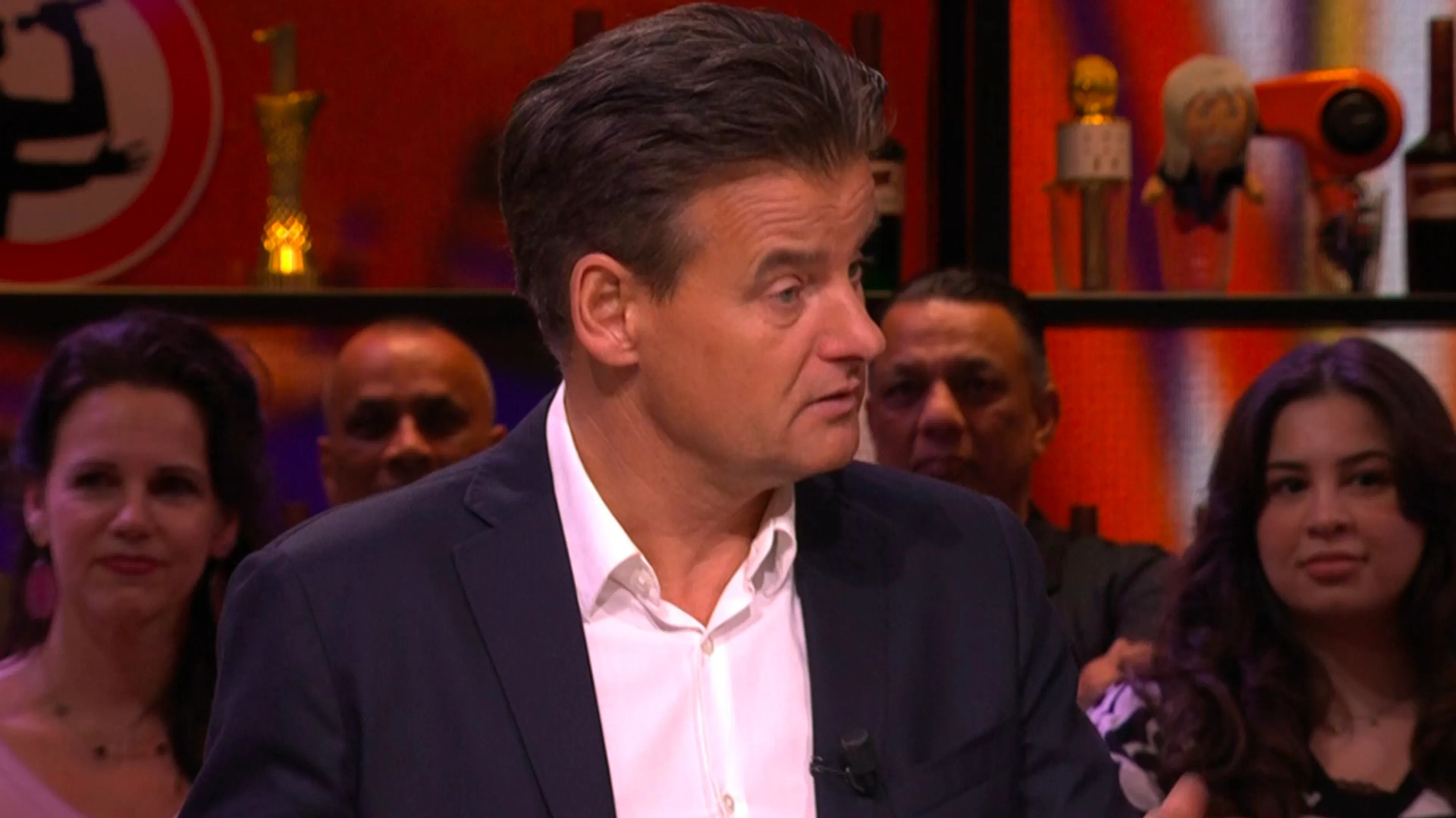 Wilfred spot viroloog Marion Koopmans in publiek Vandaag Inside