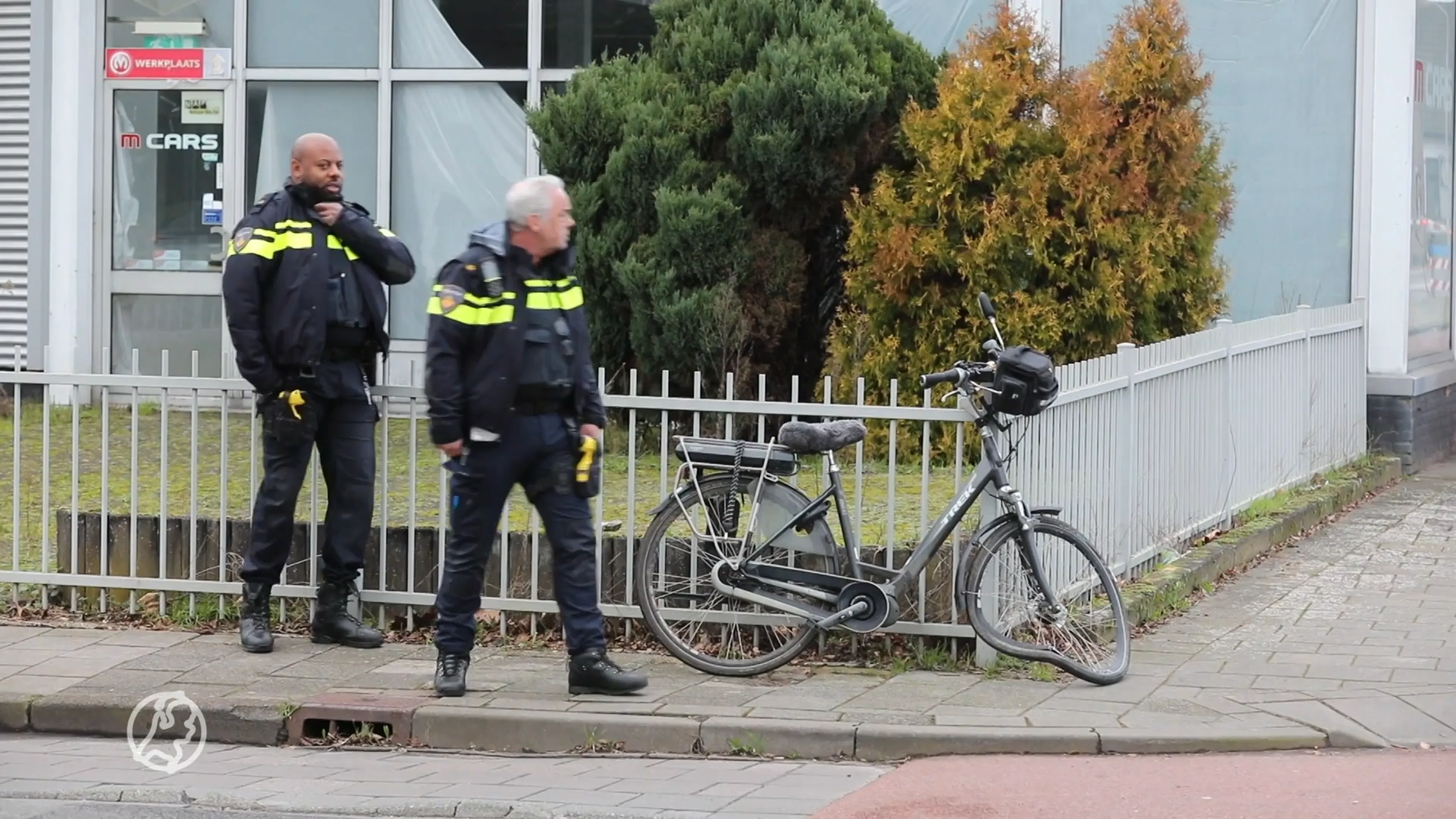 Zwaargewonde fietser door aanrijding met bestelbus
