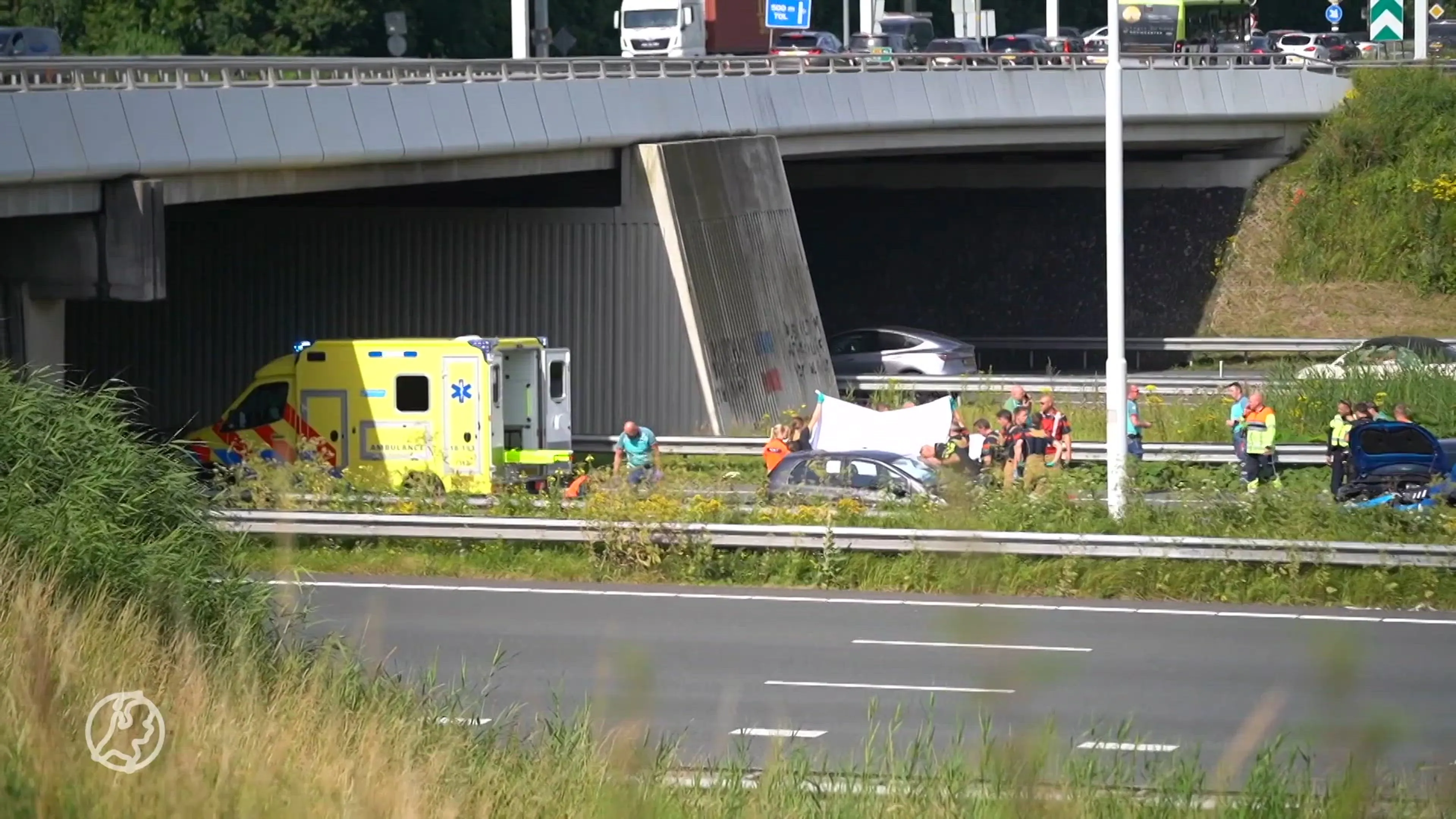 Ernstig ongeval op A16 bij Dordrecht: slachtoffer gereanimeerd