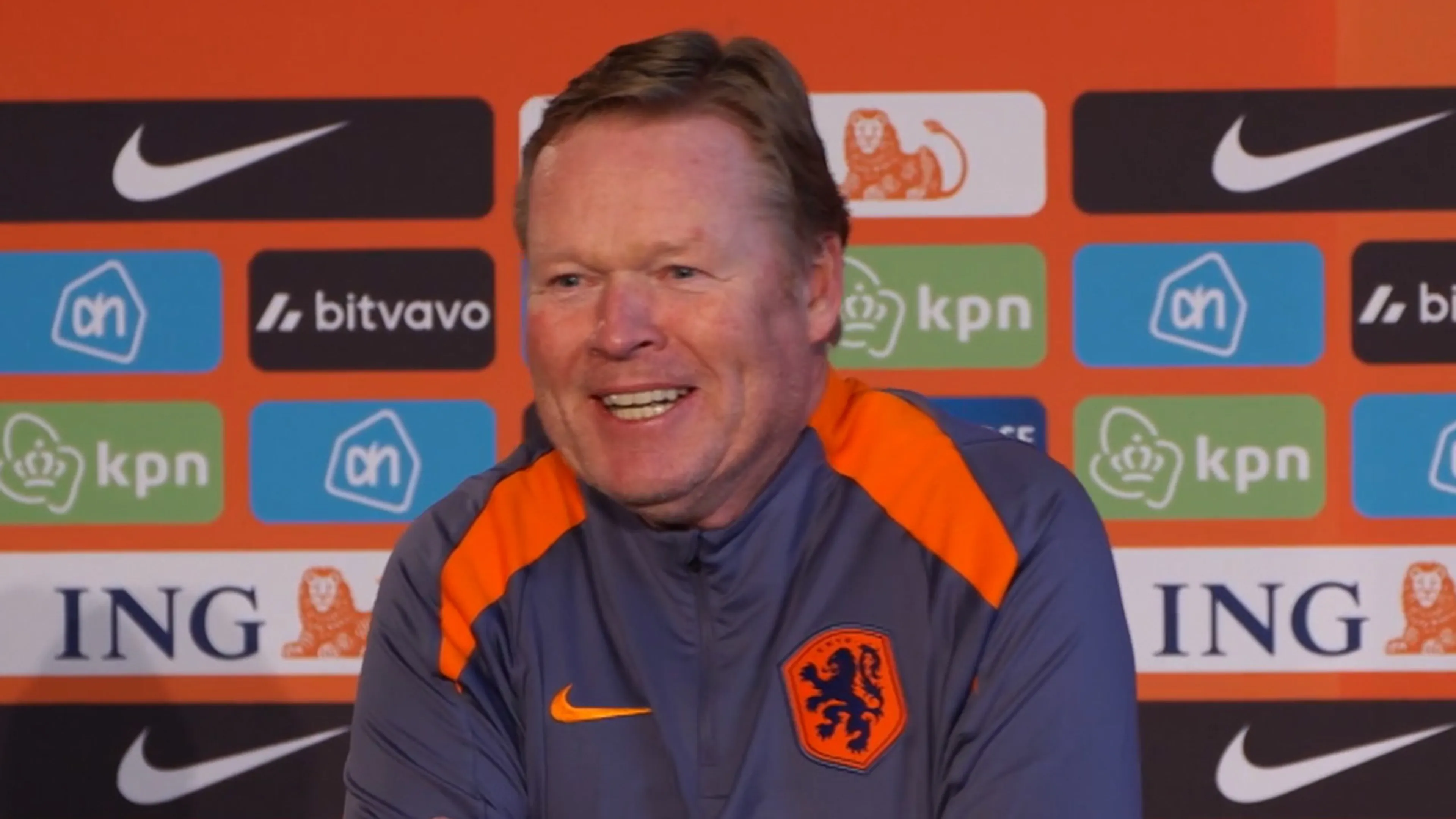 Koeman ontving cadeau van Oranje-selectie: ’Ze weten dat ik daarvan hou’