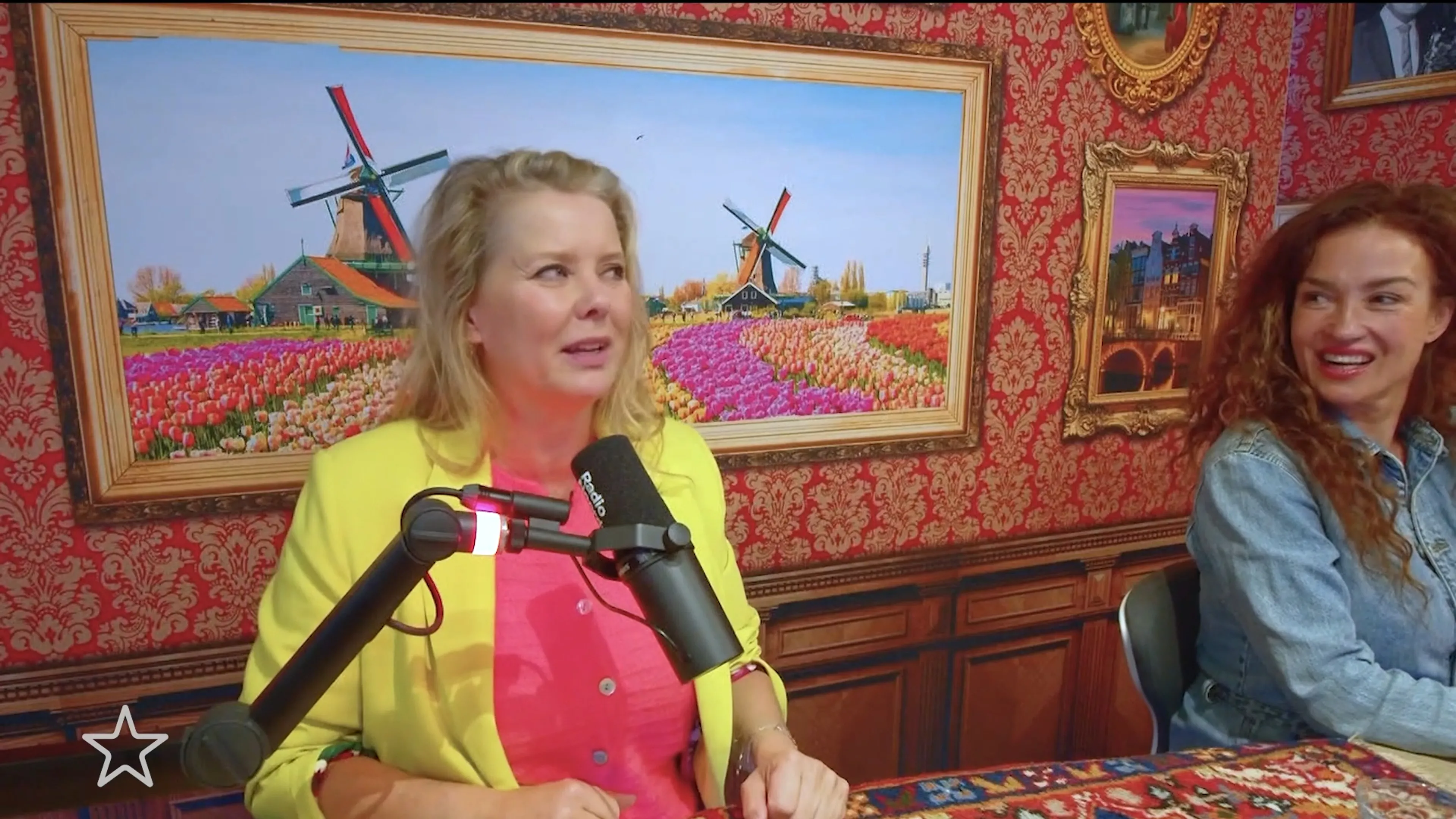 Katja Schuurman en Babette van Veen bij Alles voor de Show