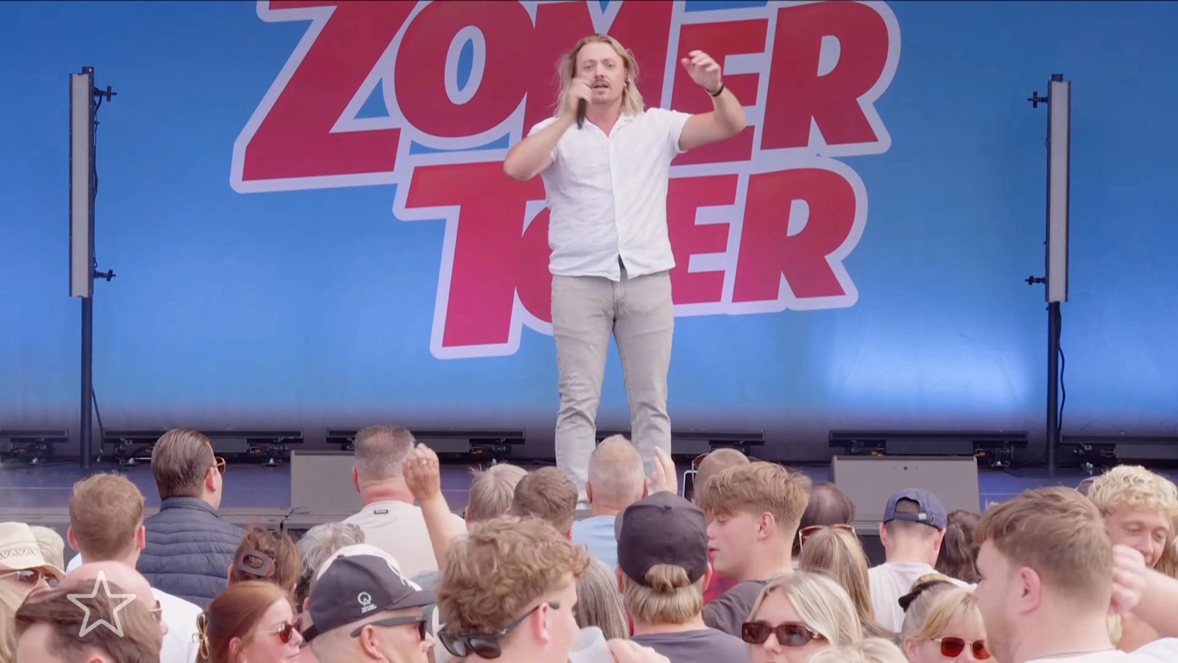 Thomas Karst gaat viraal met 'Atje voor de sfeer' van overleden vader René Karst