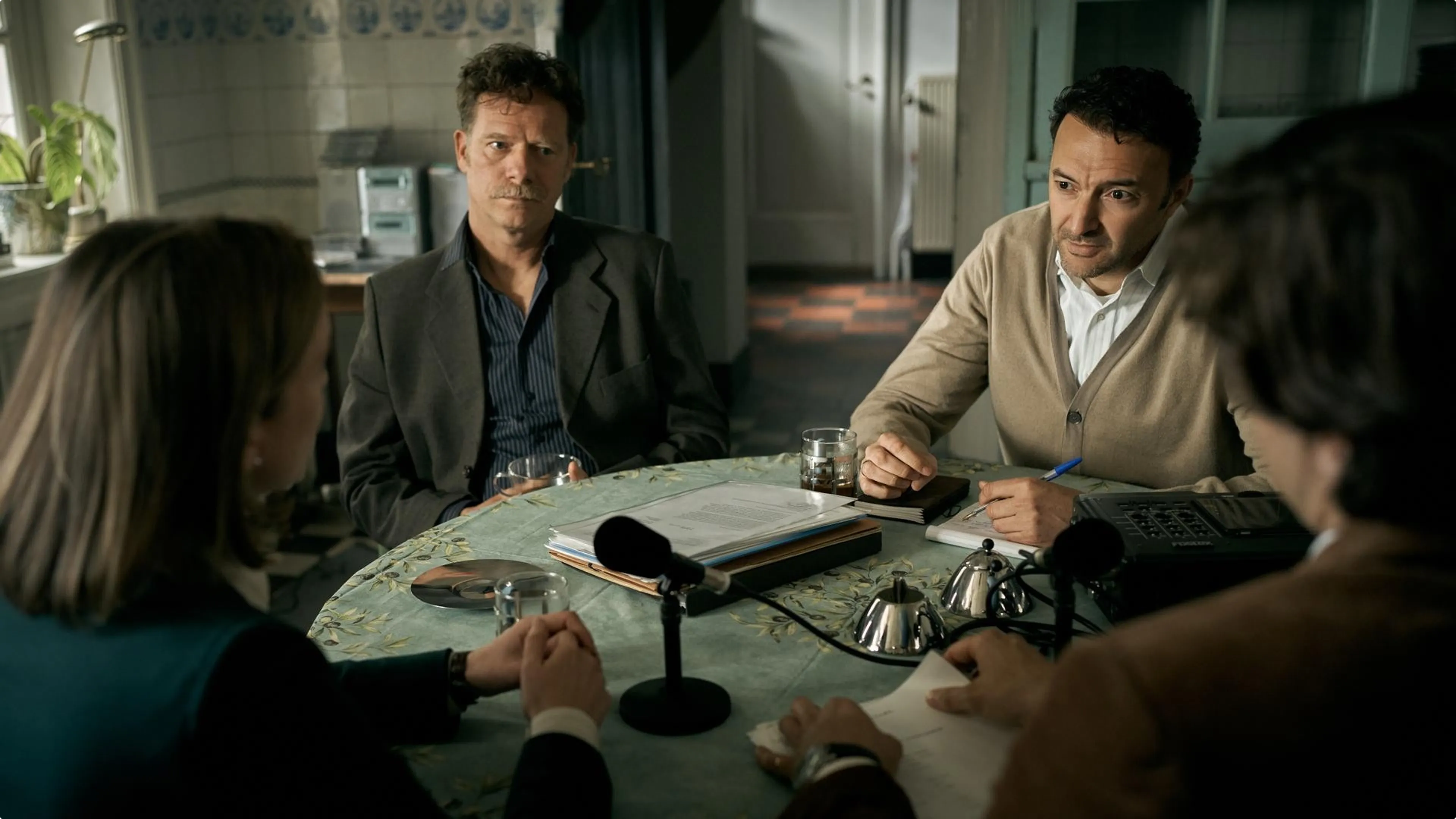 Pim Veth als Henk Steenhuis en Nasrdin Dchar als Thieu Vaessen © Mark de Blok