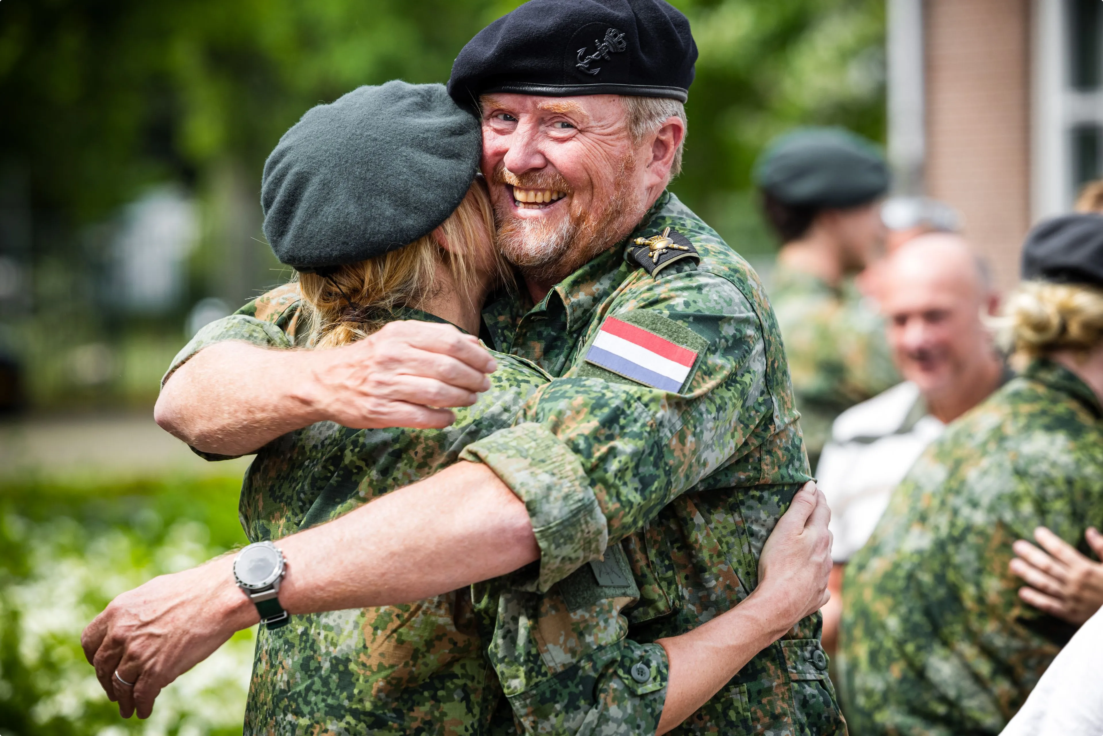 Koning Willem-Alexander en koningin Máxima tijdens de uitreiking van een baret op de kazerne van de Koninklijke Militaire Academie (KMA) in Breda - ANP