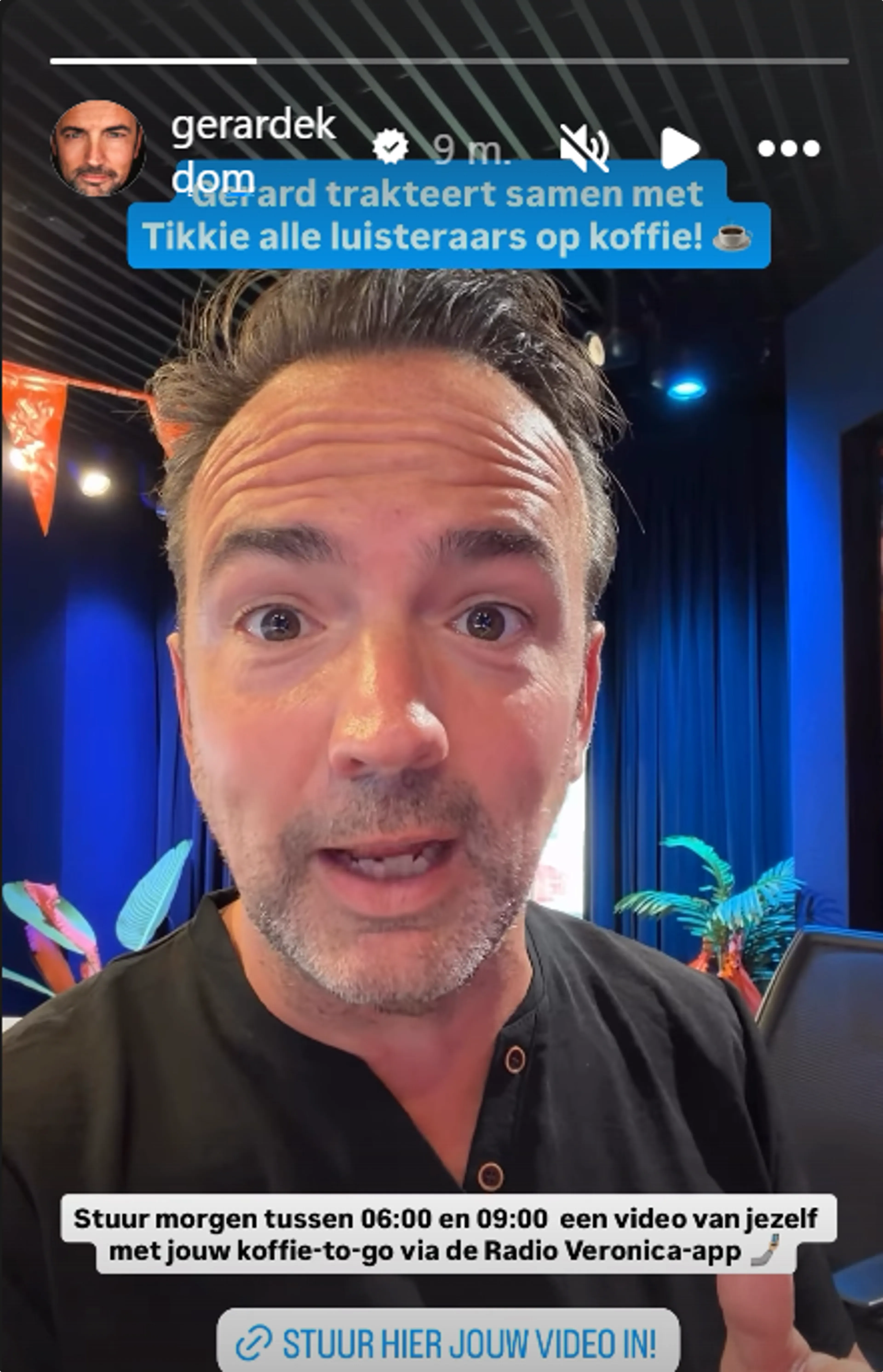 Gerard Ekdom trakteert nachtbrakers WK op koffie (@Instagram)
