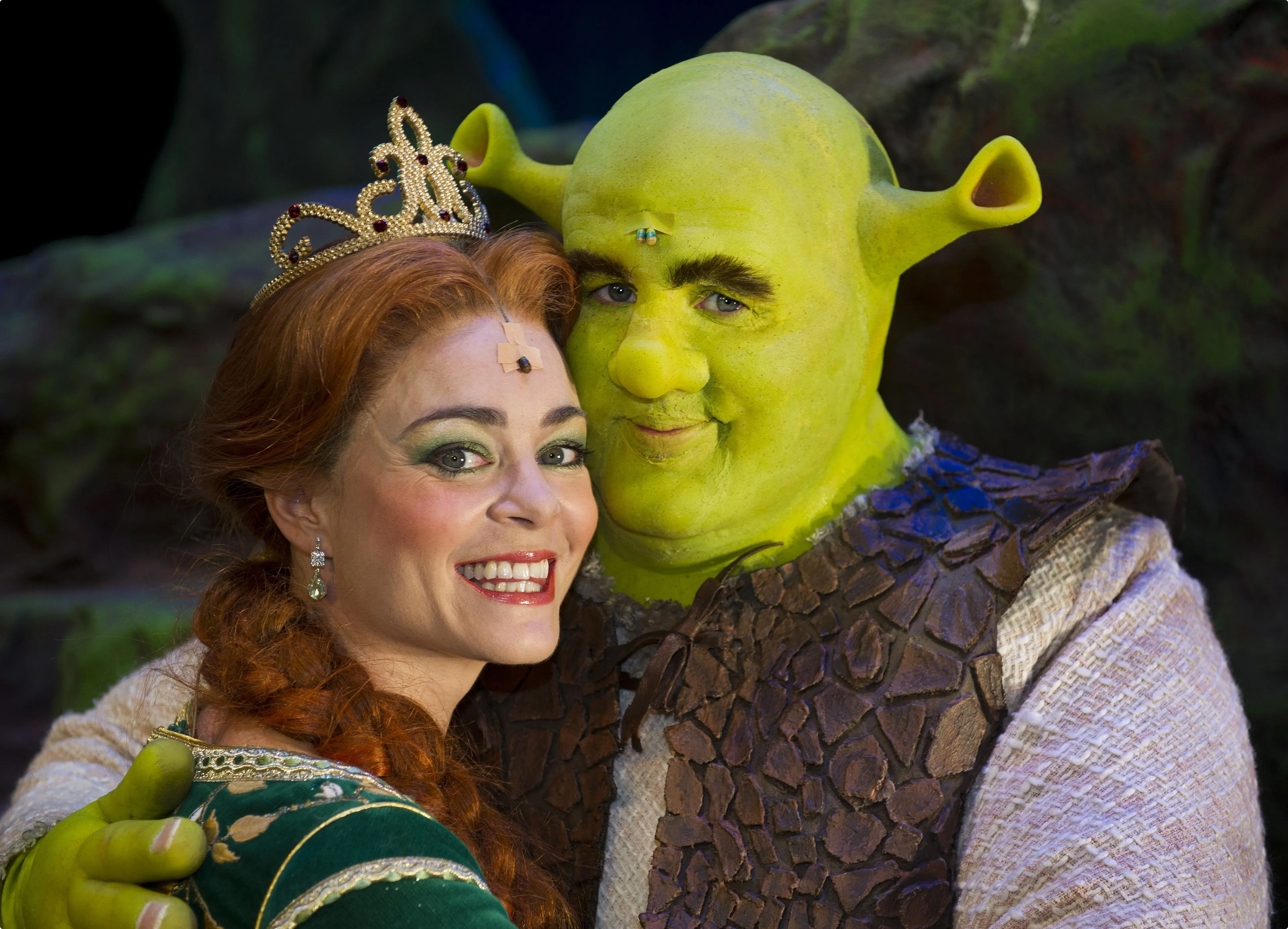 Kim-Lian van der Meij als Prinses Fiona en William Spaaij als Shrek na afloop van een preview van Shrek de Musical in het RAI-theater - Bron: ANP