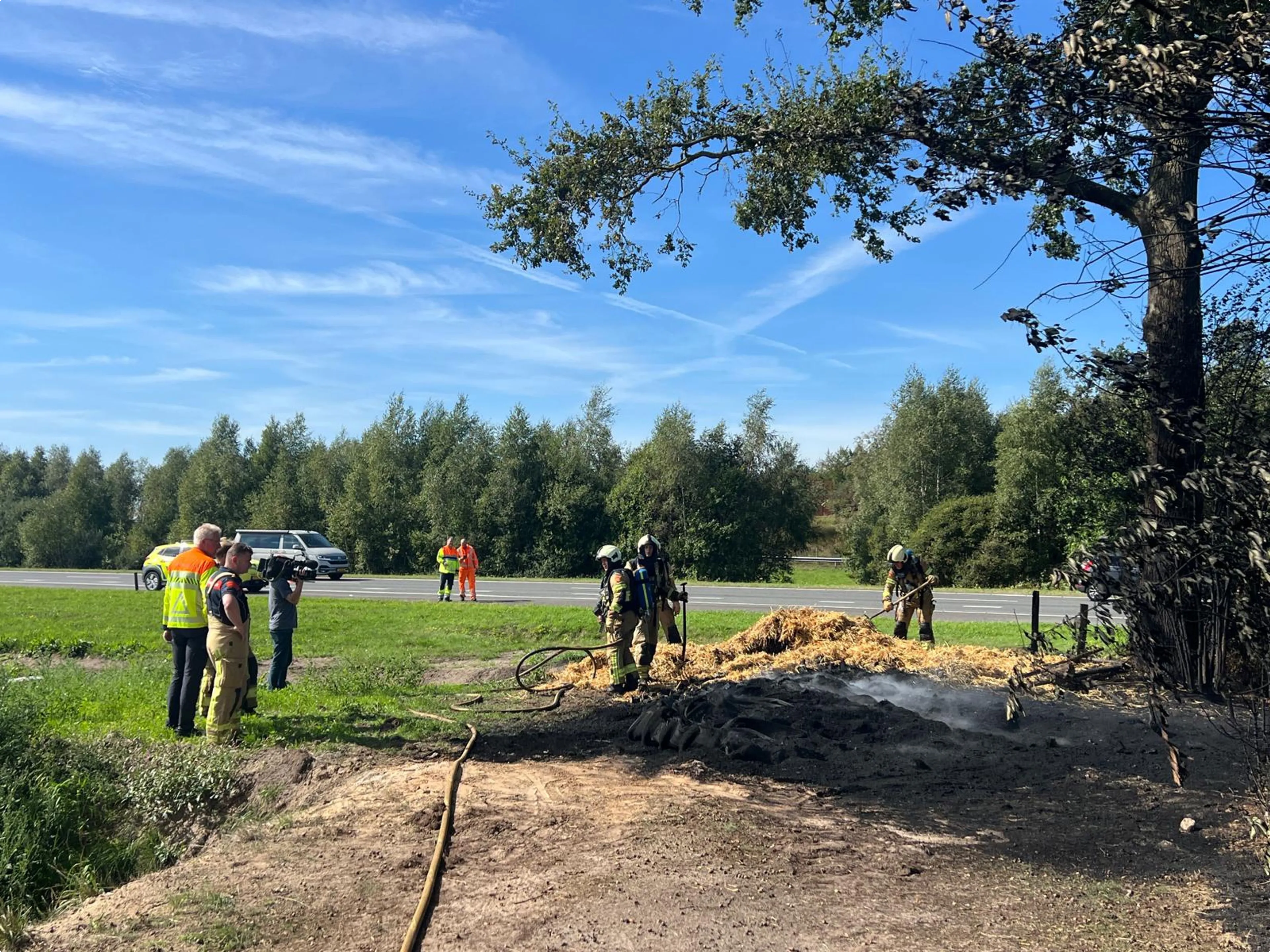 De brandweer was snel aanwezig om de brand in Spier te blussen. Beeld: Hart van Nederland