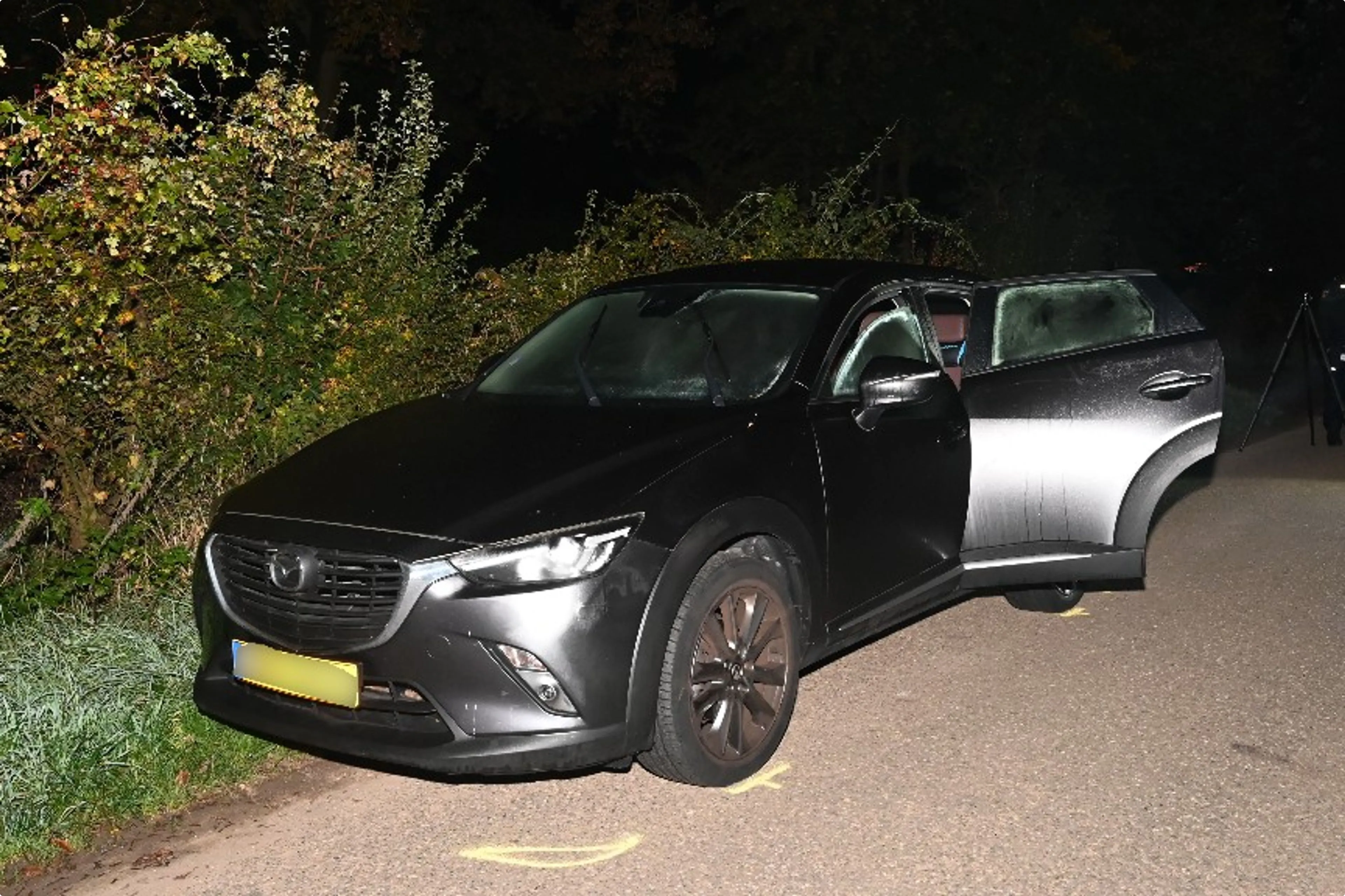 De gevonden Mazda 3 waarin het lichaam werd gevonden. Beeld: Politie