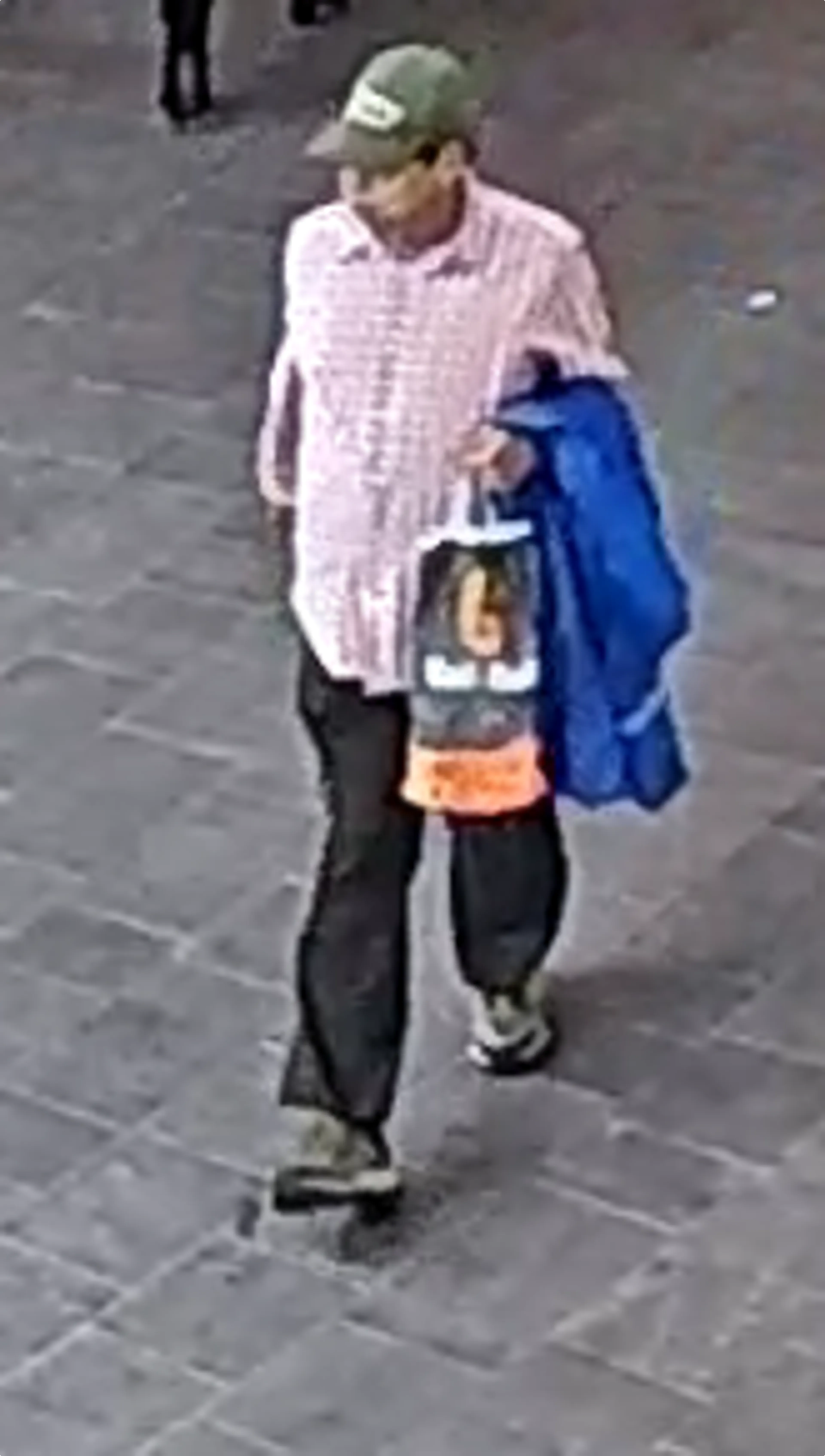 De man naar wie de politie op zoek is. Beeld: politie