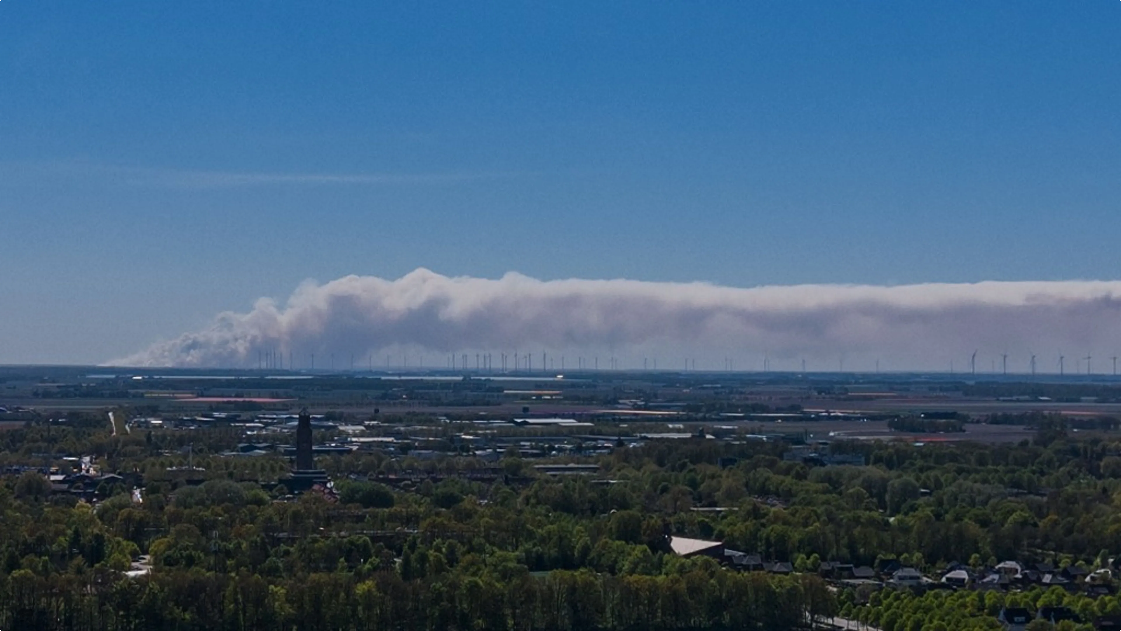Rook te zien vanuit Emmeloord. Foto: Robert de Vries