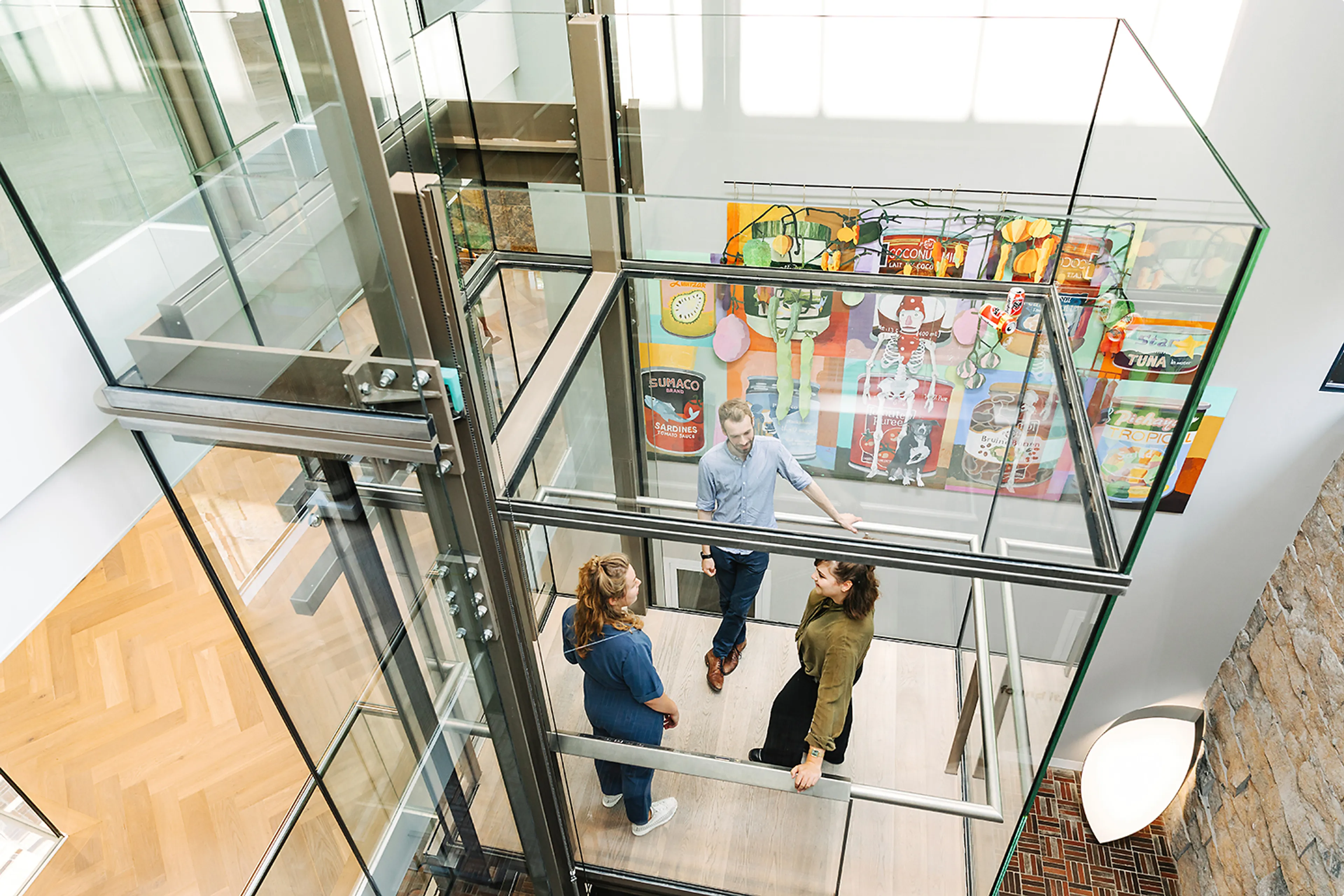De blikjes van Alexandre Lavet op de lift in het LAM museum. Beeld: LAM Museum