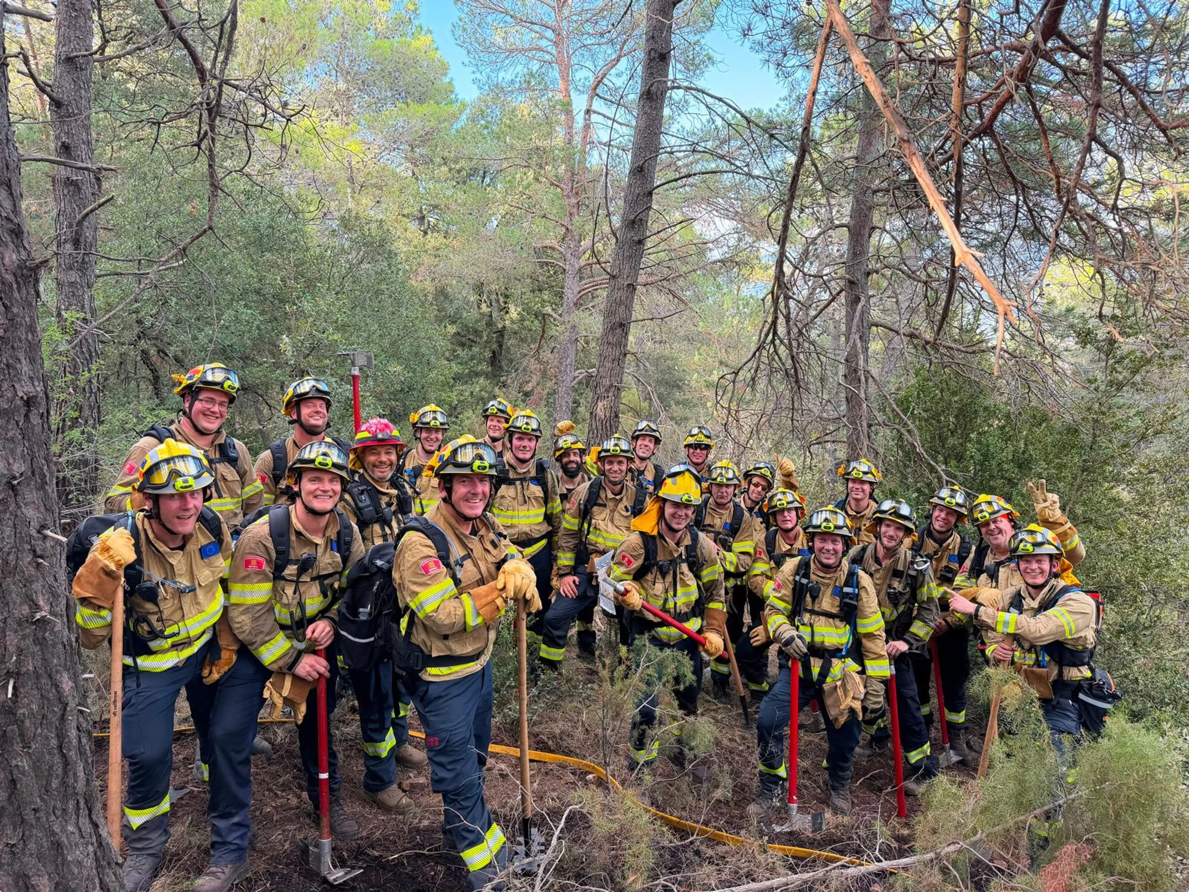 Brandweermannen uit Nederland helpen met bosbranden in Spanje. 