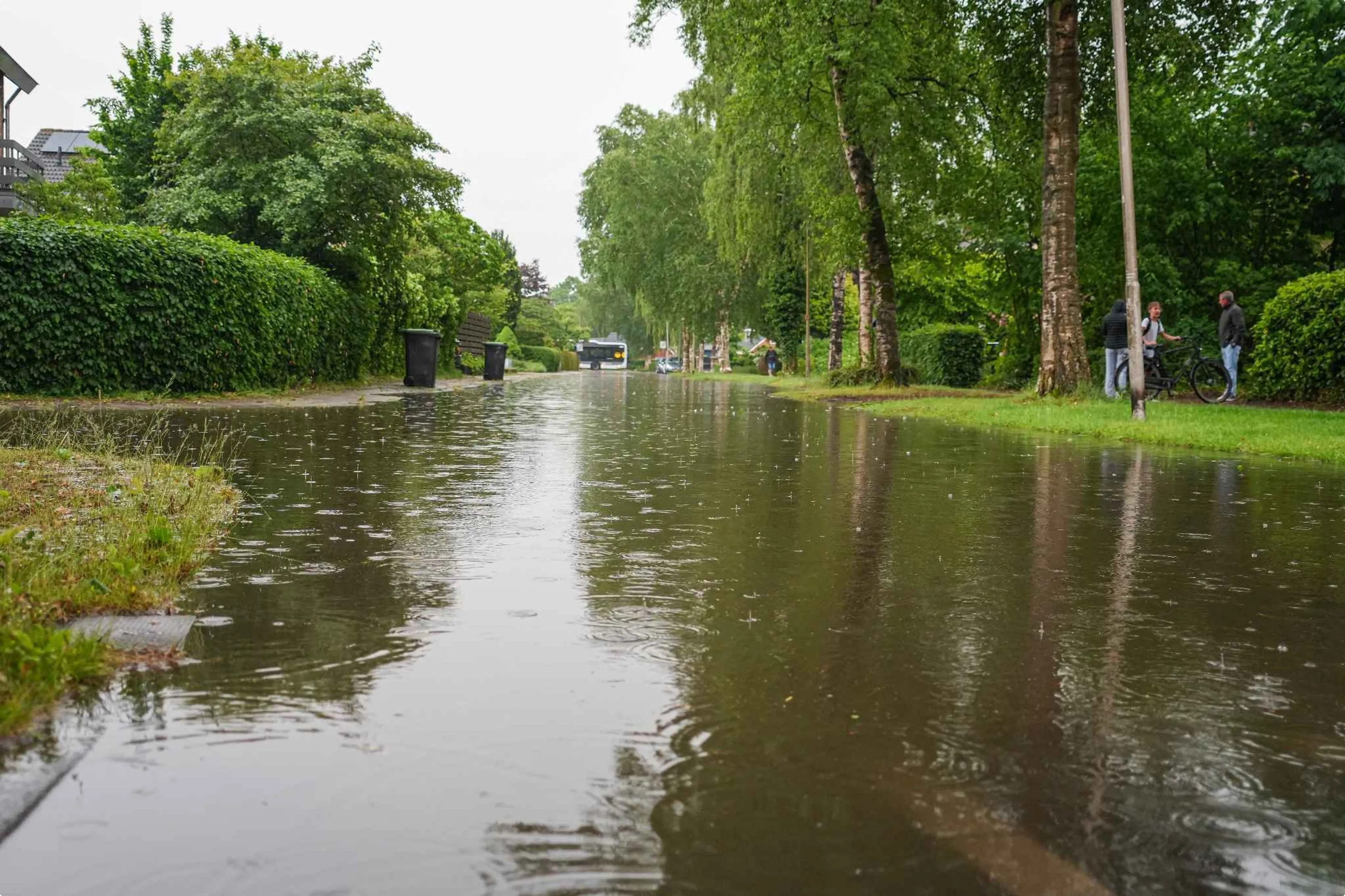 Straten onder water in Eelde. Foto: Persbureau Meter