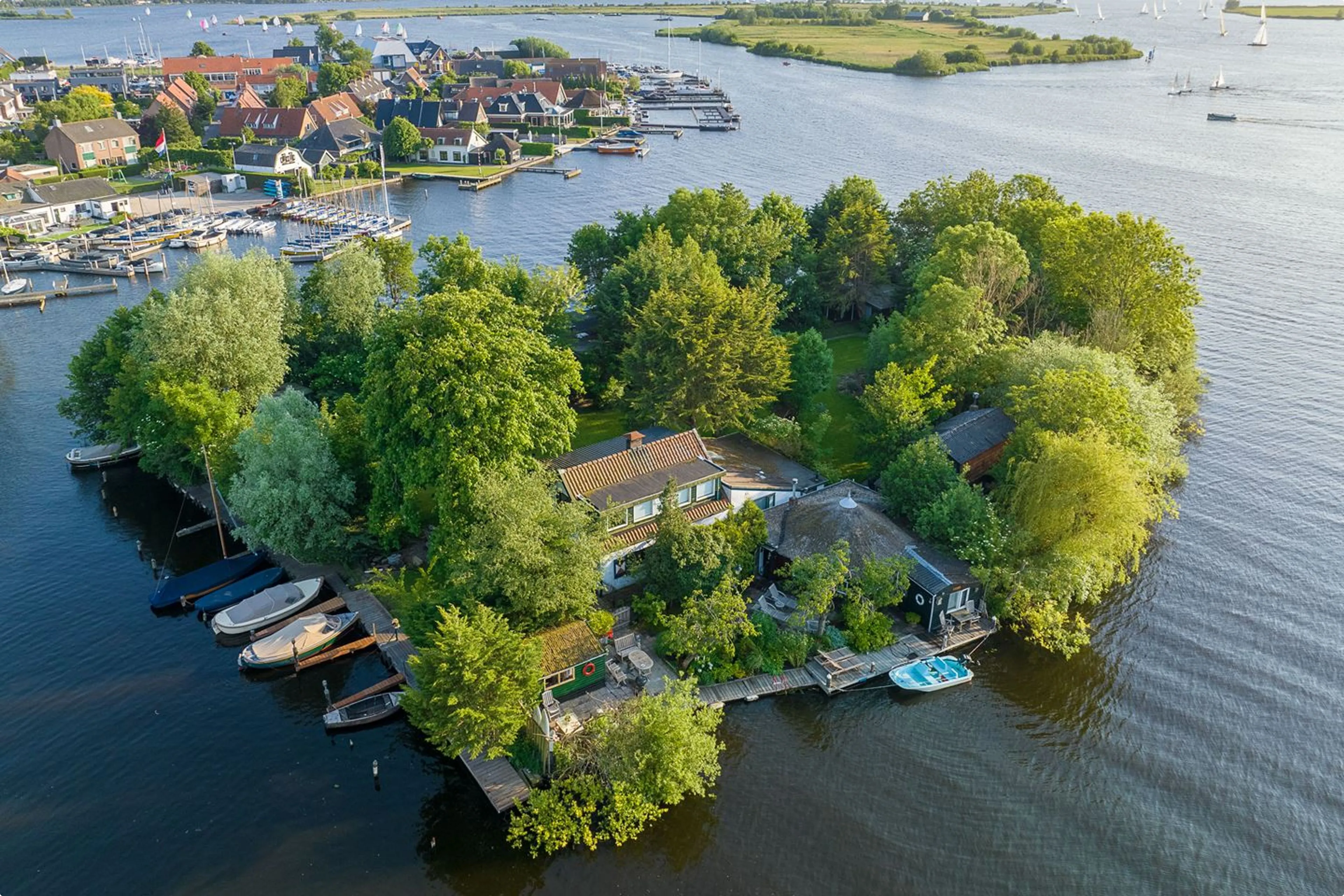 Het eiland dat te koop staat. Beeld: Wilbrink & v.d. Vlugt Makelaars