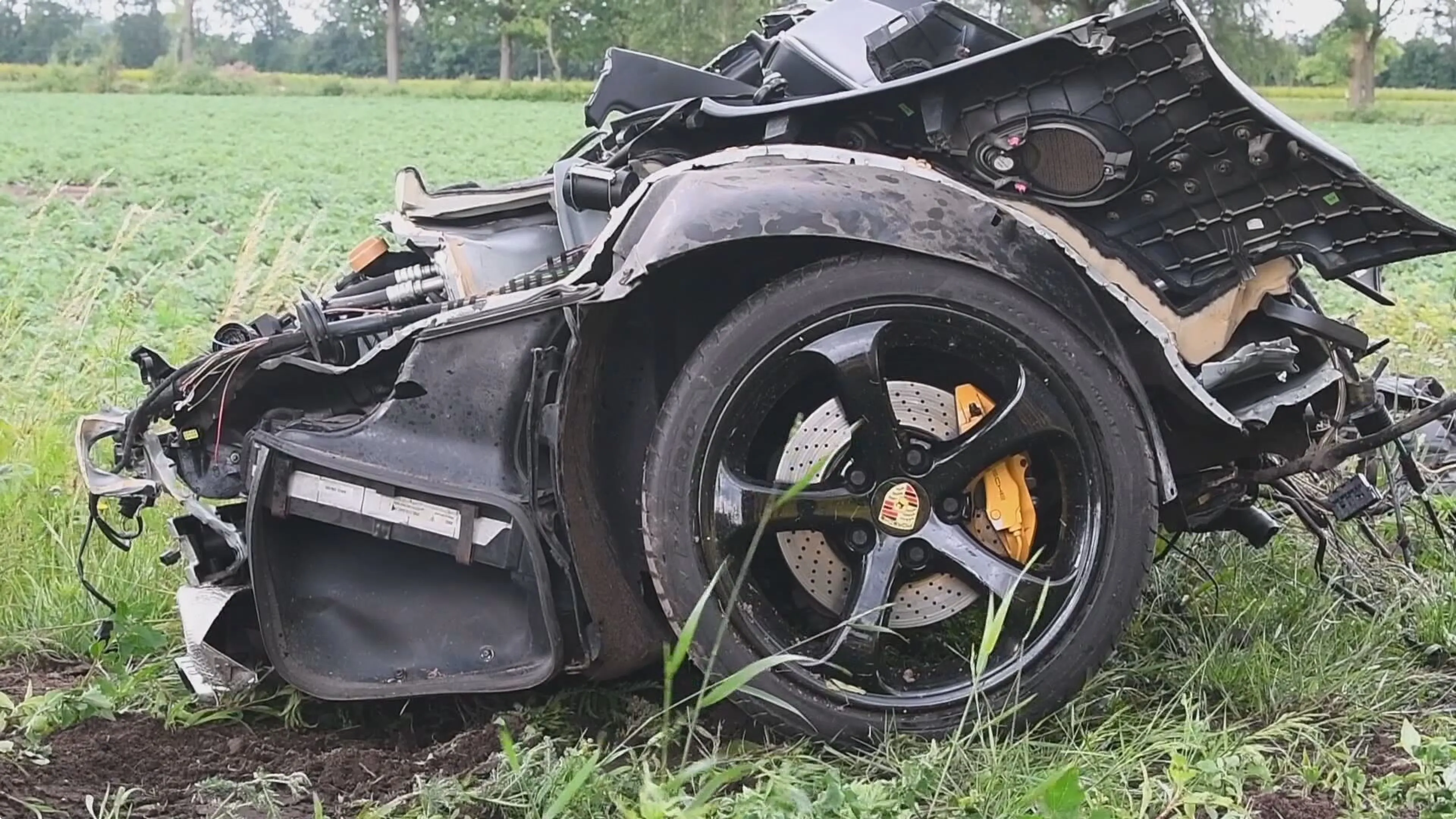 Dodelijk ongeval Porsche in stukken Eersel