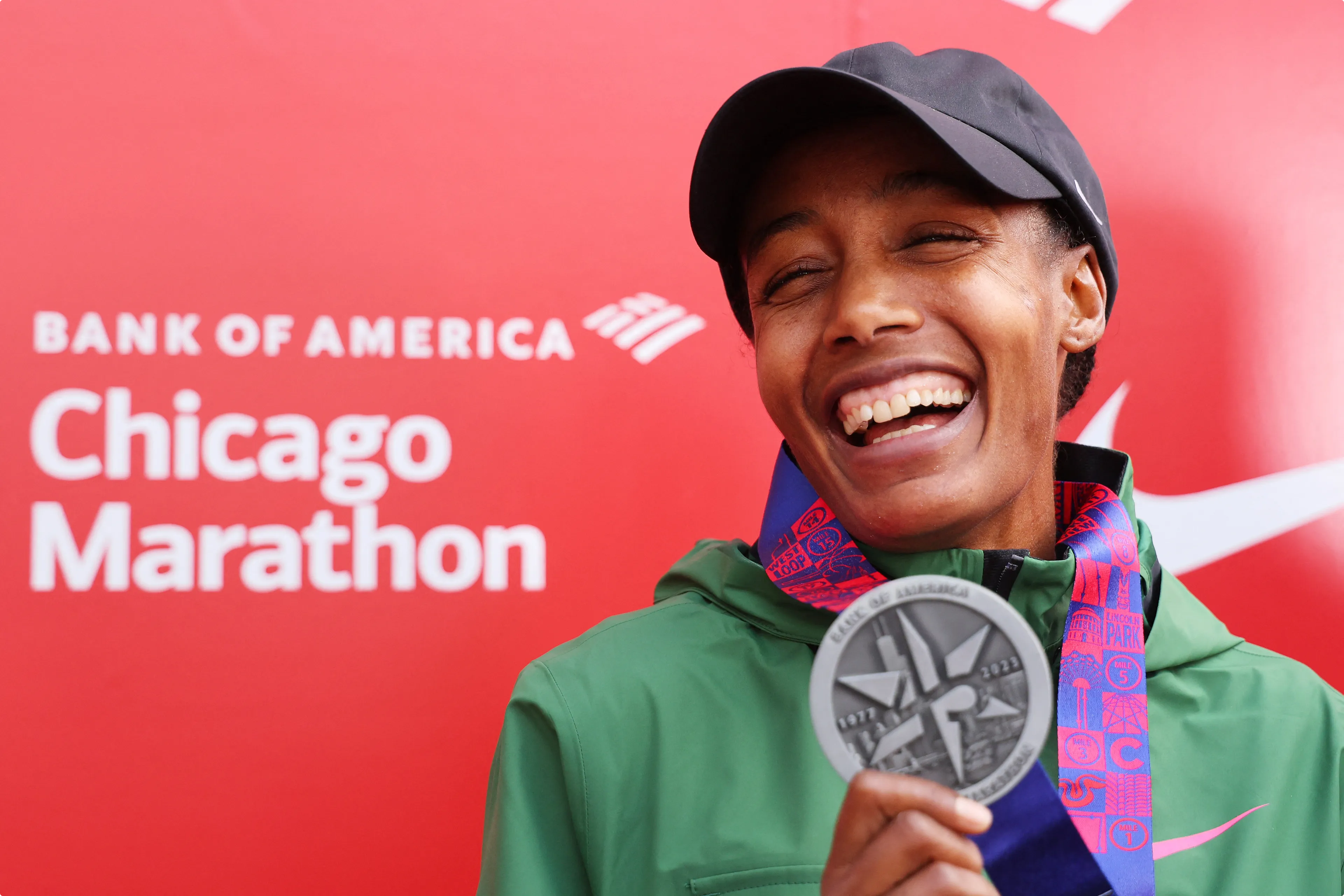 Sifan Hassan met haar medaille - ANP