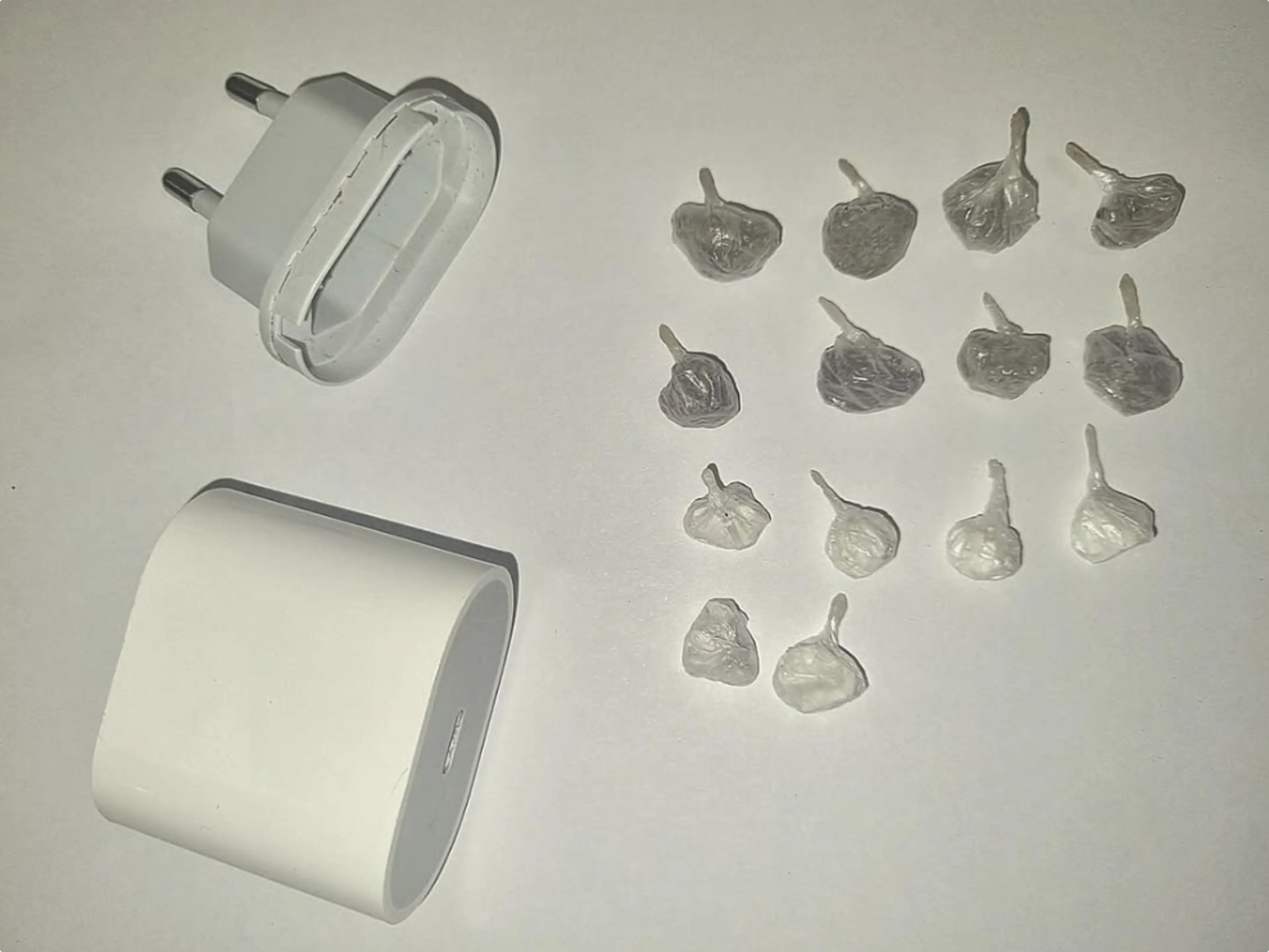 In een holle adapter had de dealer drugs verstopt Beelden: Politie Best en Oirschot