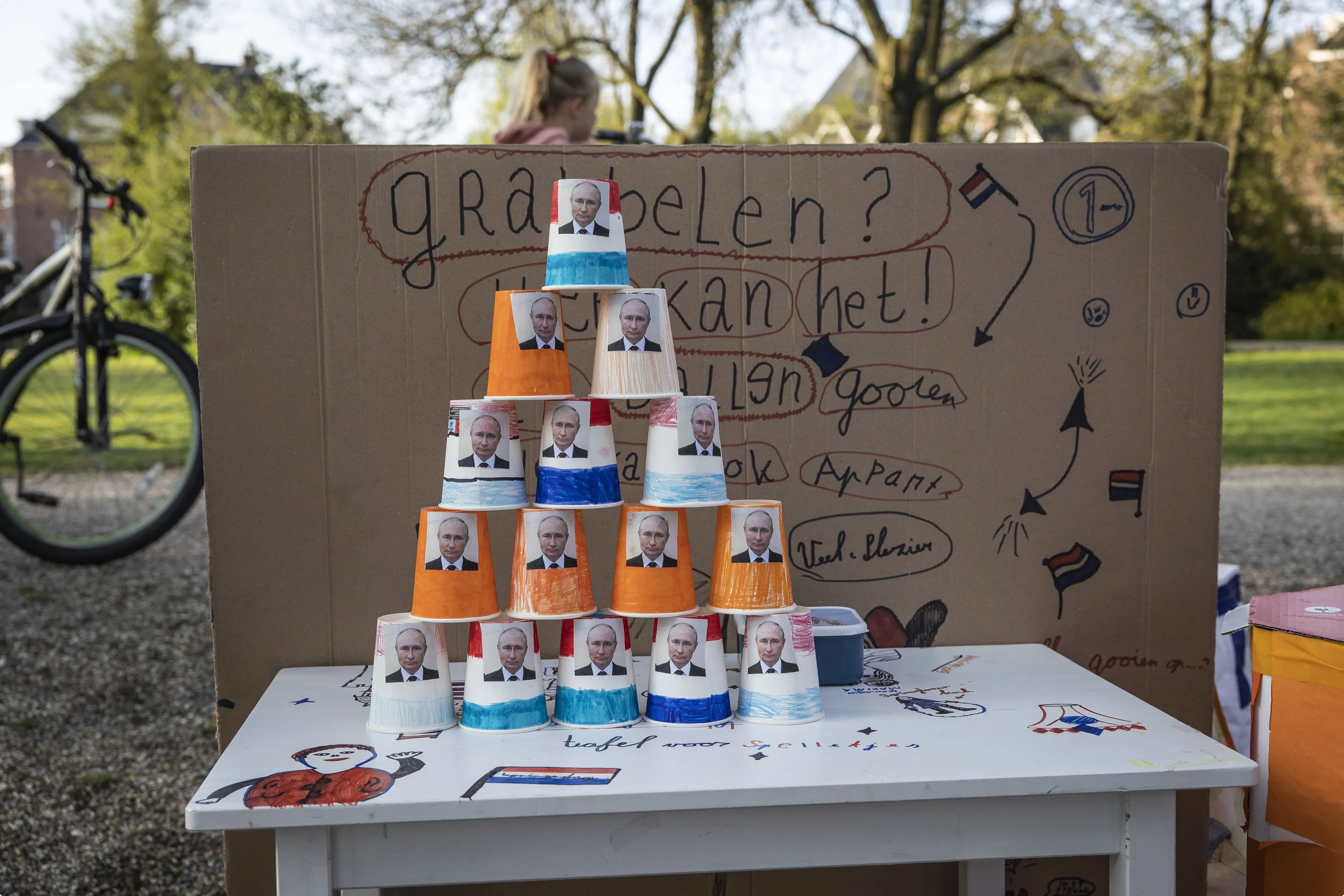 Blikgooien met Poetin ANP