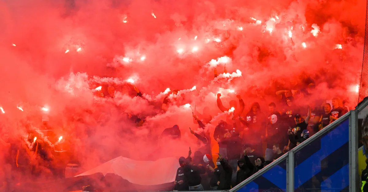 Photo: hartvannederland.nl KNVB to Investigate Fireworks Violence at SC Cambuur vs. Feyenoord; Refuses to Change Safety Protocol