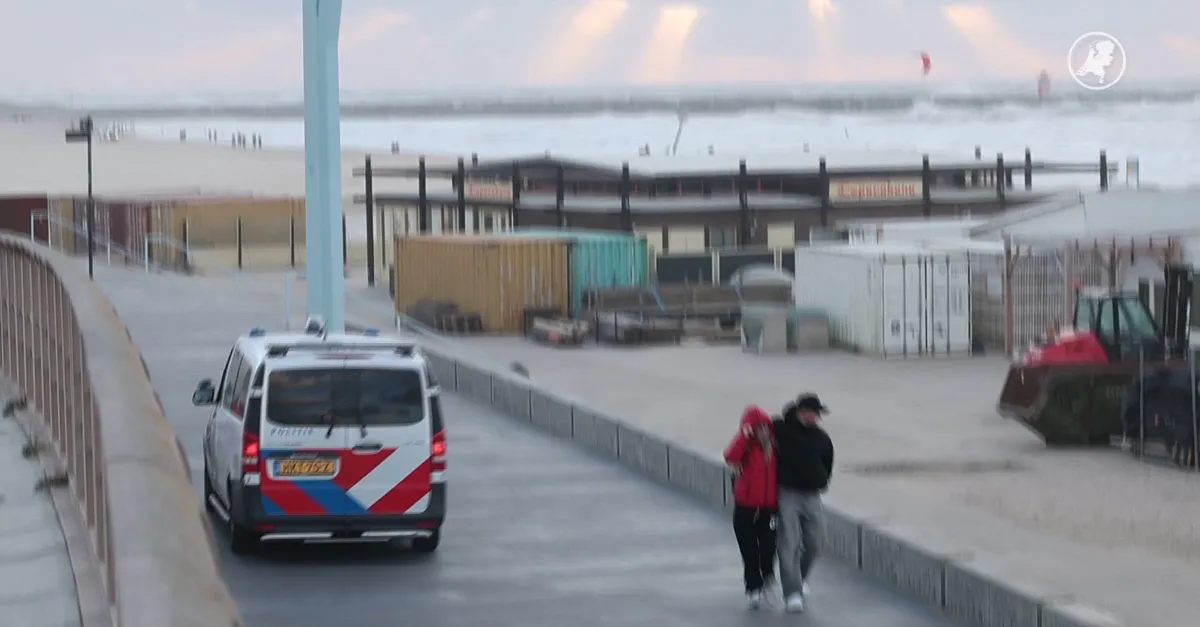 Hart van Nederland - Late Editie: Hulpdiensten uitgerukt voor vermissing surfer bij Scheveningen